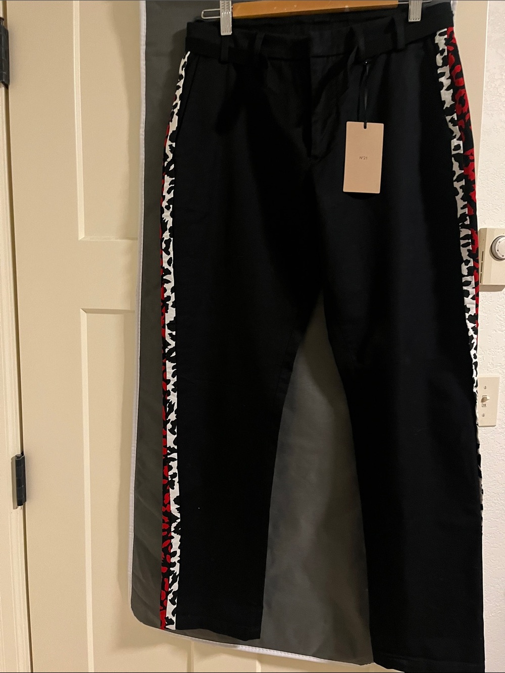 No. 21 Black Straight-Leg Pants with Red & White Side Pattern